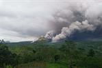 Indonesia eleva al máximo la alerta sobre el volcán Semeru tras entrar en erupción