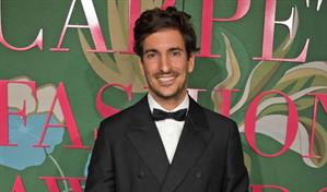 Lorenzo Bertelli, heredero de Prada, presidirá Versace tras su compra