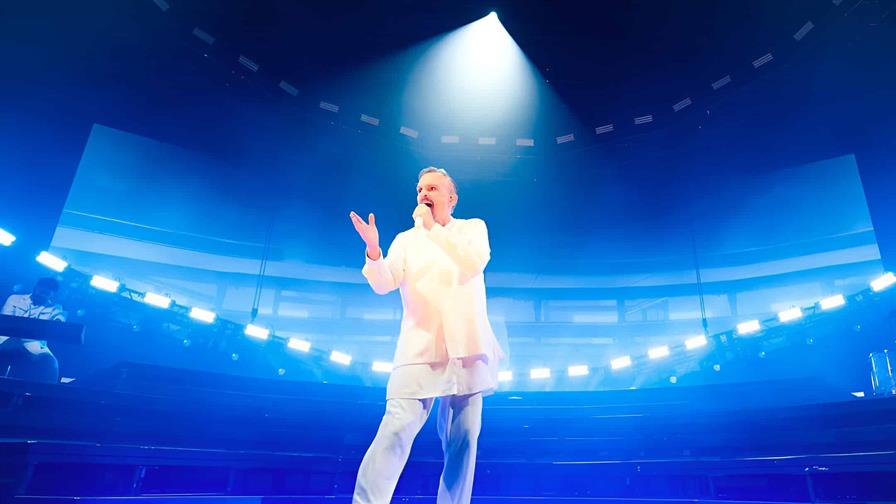 Miguel Bosé desempolva un amor del pasado y sorprende con un desnudo de juventud