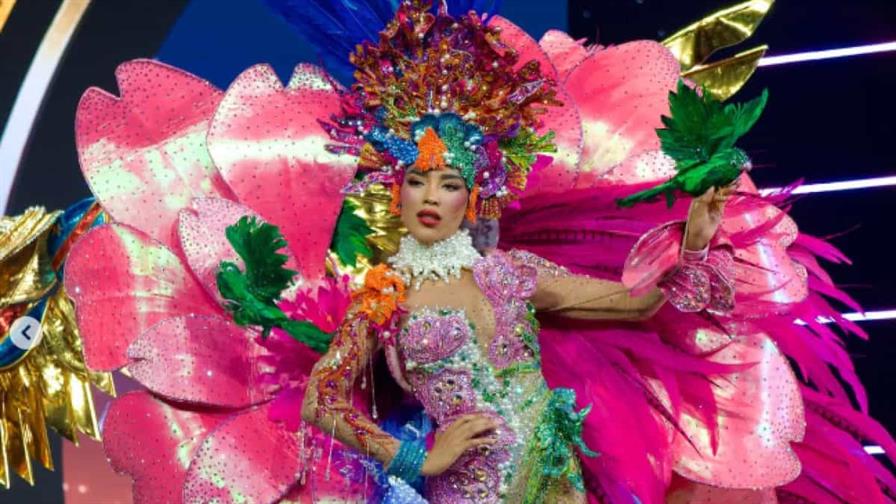 Jennifer Ventura brilla en Miss Universo con un majestuoso tributo a la rosa de Bayahíbe