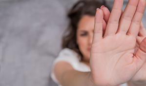 Una de cada tres mujeres ha vivido violencia de pareja o sexual, según datos de la OMS