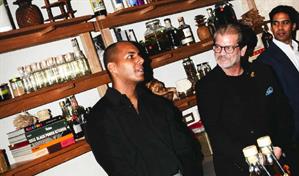 Johnnie Walker Blue Label rinde homenaje al camino de lo auténtico con una cena en Casarré