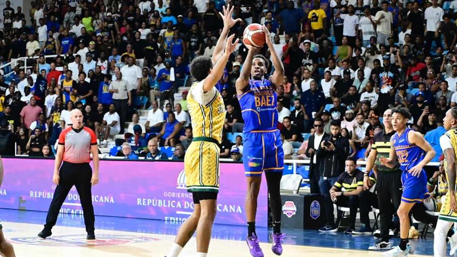 Mauricio Báez vence a San Carlos en la Serie Final y se convierte en líder histórico en campeonatos