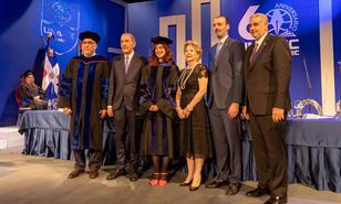 Unapec distingue a escritora Irene Vallejo con su máximo honor académico