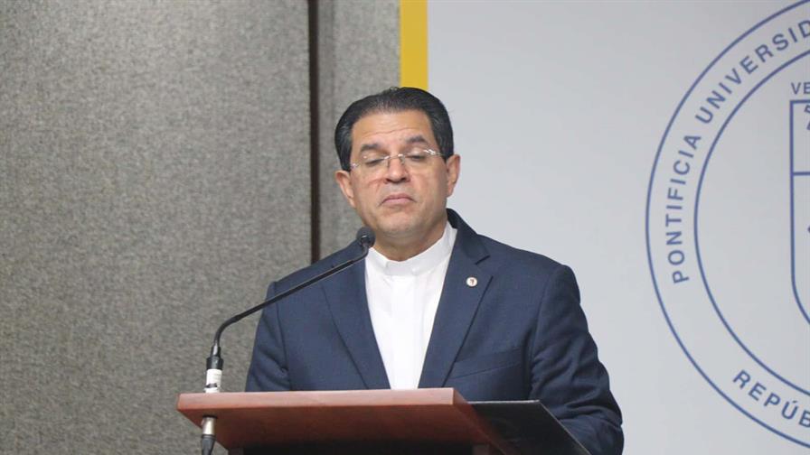 Rector de la PUCMM llama a fortalecer pensamiento crítico ante desafíos de inteligencia artificial Rector de la PUCMM llama a fortalecer pensamiento crítico ante desafíos de inteligencia artificial