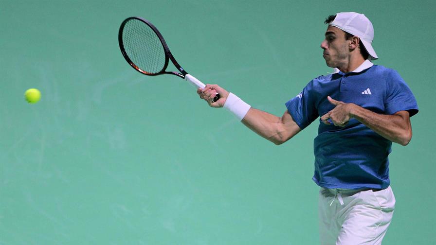 Etcheverry adelanta a Argentina ante Alemania en cuartos de la Copa Davis