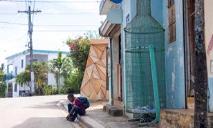 De basura a lentes y tarjetas: así combate Samaná la contaminación plástica