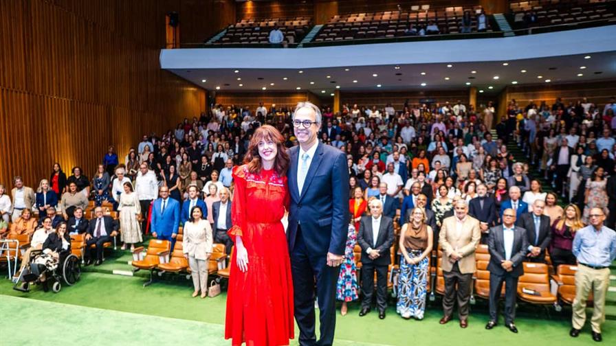 Irene Vallejo destaca que el libro impreso fortalece la memoria y la concentración Irene Vallejo destaca que el libro impreso fortalece la memoria y la concentración