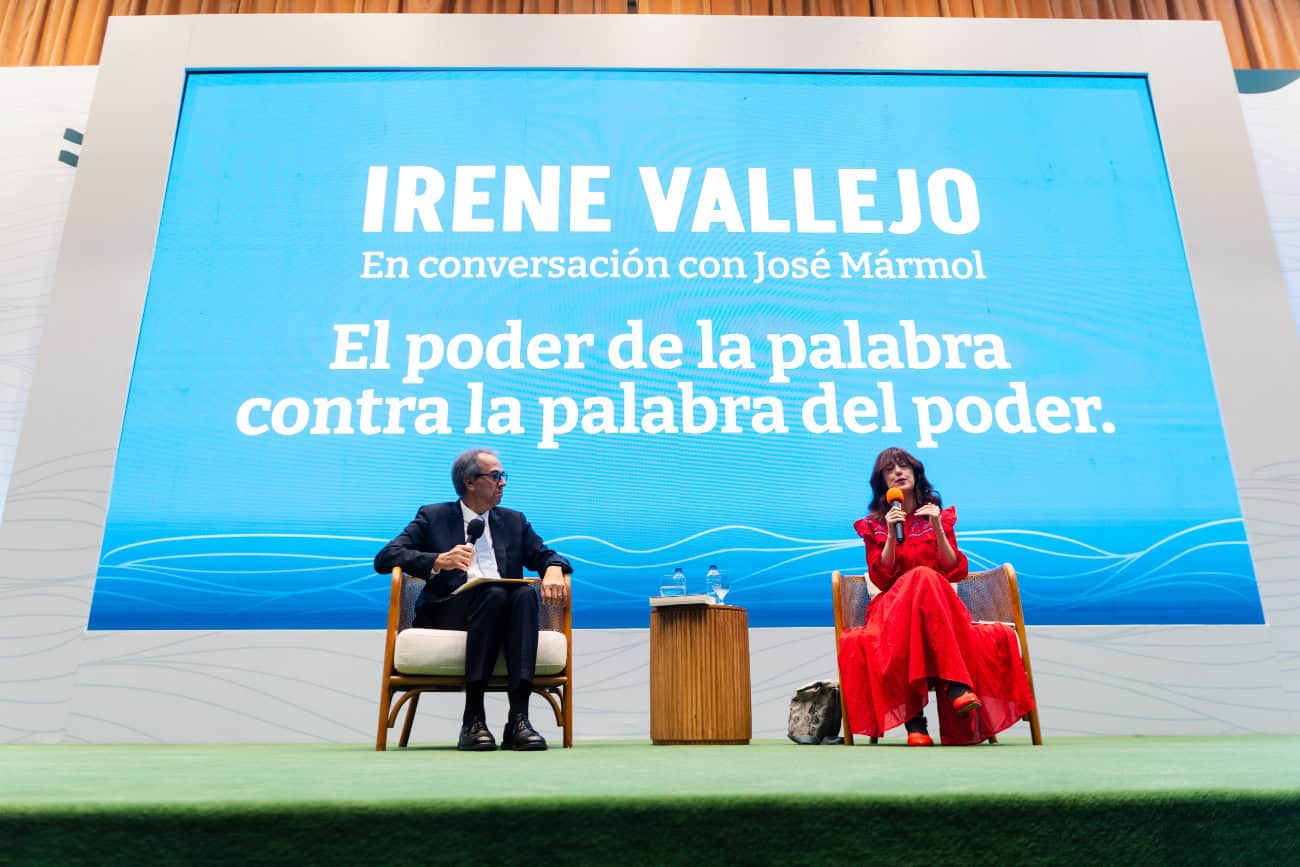 José Mármol e Irene Vallejo durante el conversatorio.<br>