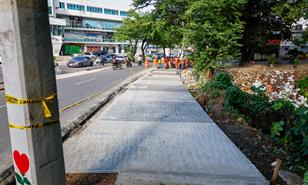 Obras Públicas escucha clamor de ciudadanos a través de José Boquete y reconstruye acera
