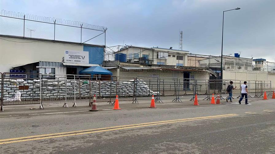 Policía de Ecuador destruye un dron que iba a explotar en cárcel donde hubo última masacre Policía de Ecuador destruye un dron que iba a explotar en cárcel donde hubo última masacre