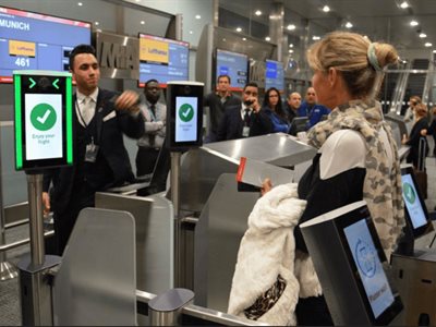 Aeropuerto de Miami reduce tiempo revisión de pasaporte biométrico