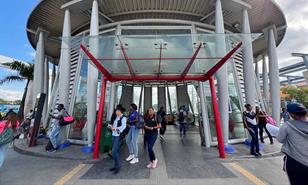 "Tuve que irme caminando: usuarios del metro narran caos tras averías en el metro