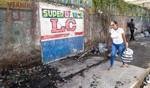 La Alcaldía del Distrito Nacional recupera aceras ocupadas por vendedores durante más de 25 años