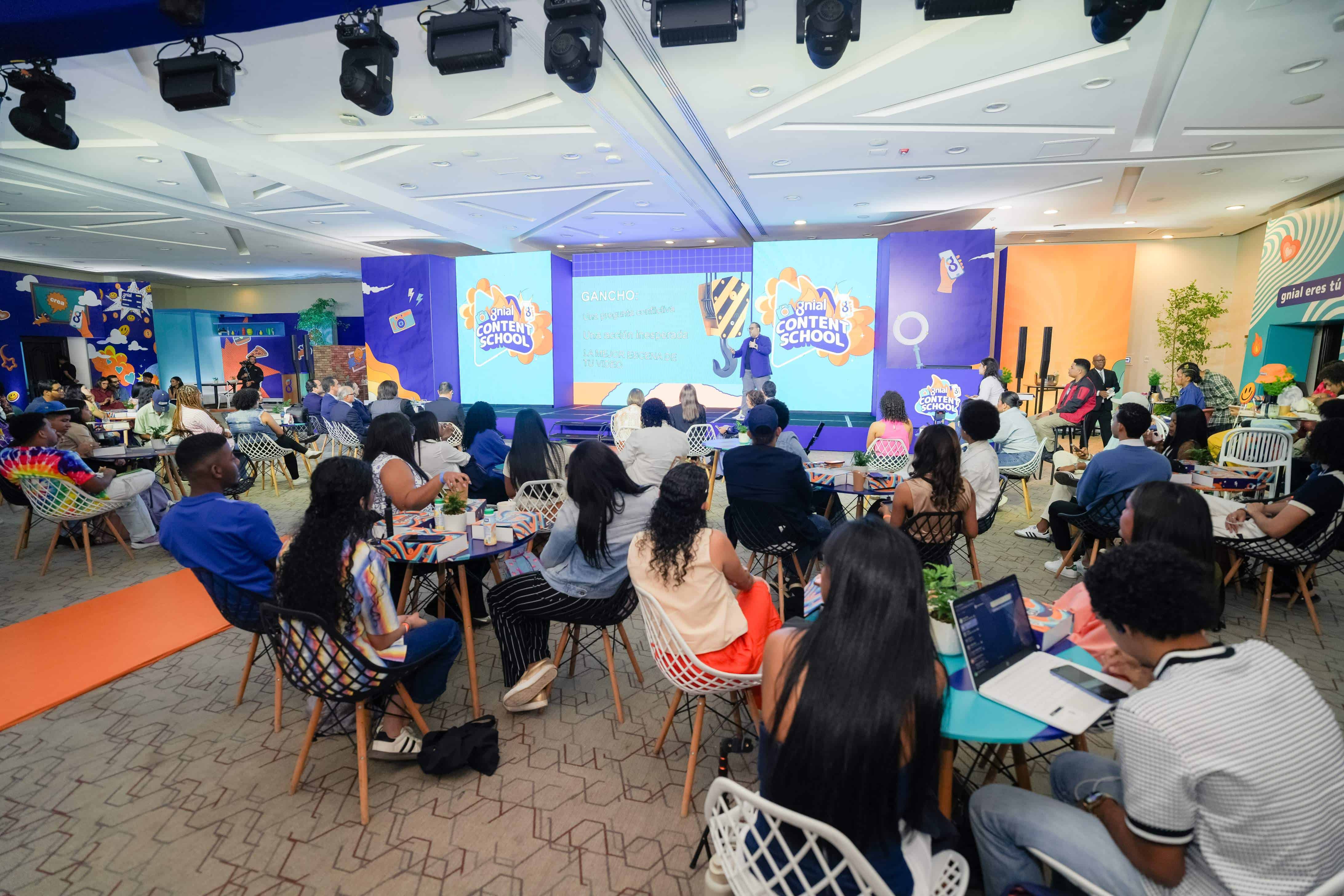 Los participantes finalistas del Gnial Content School recibieron formación en narrativa digital, producción de contenido y educación financiera.