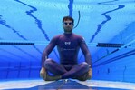 Con 29 minutos bajo el agua, un apneísta croata explora los límites humanos