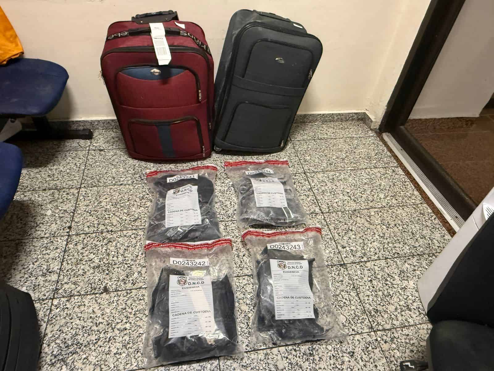 Apresan a extranjera que intentó viajar con cuatro paquetes de cocaína desde aeropuerto dominicano