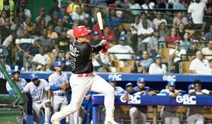 Los Leones ganan su tercer juego en línea al derrotar a los Gigantes en el primero de su doble juego
