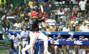 Los Leones ganan su tercer juego en línea al derrotar a los Gigantes en el primero de su doble juego