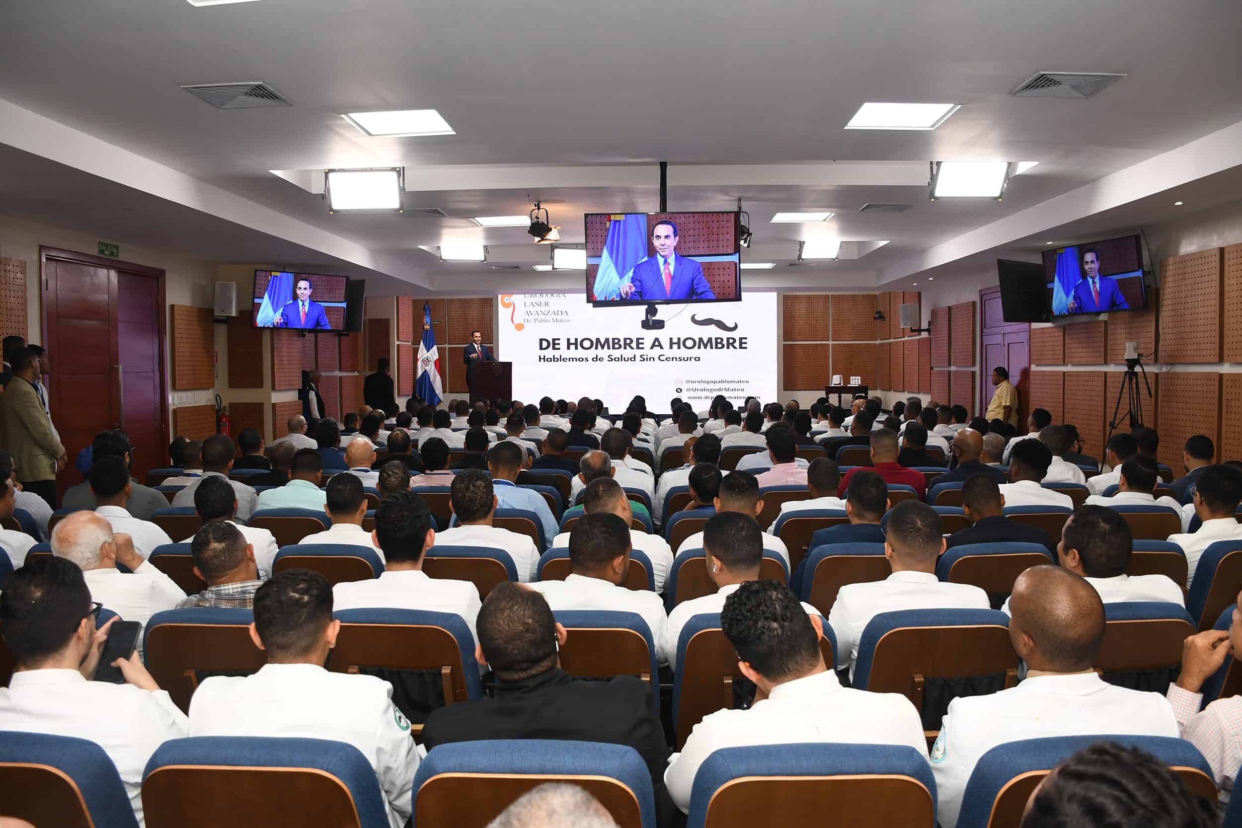 Dr. Urólogo Pablo Mateo, conferencista principal del evento "Solo para Hombres", invitado por el Senado de la República Dominicana.