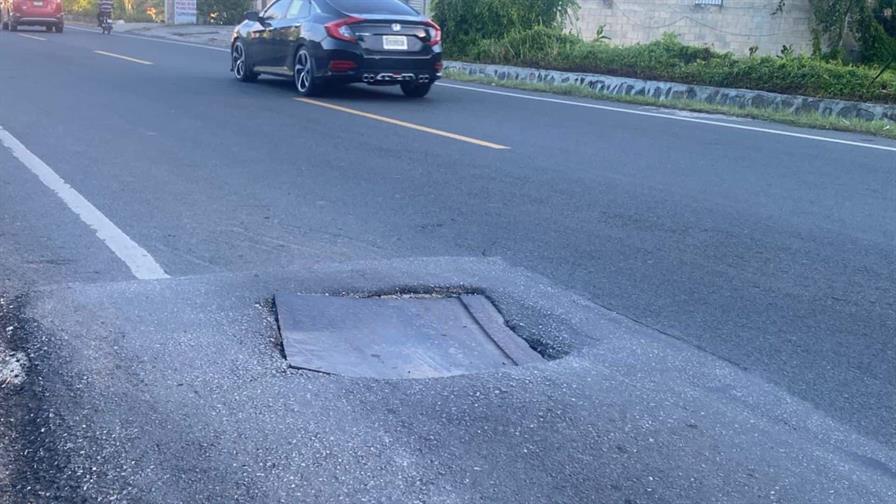 Exigen reparación de hoyos en la carretera Hato Mayor–San Pedro de Macorís