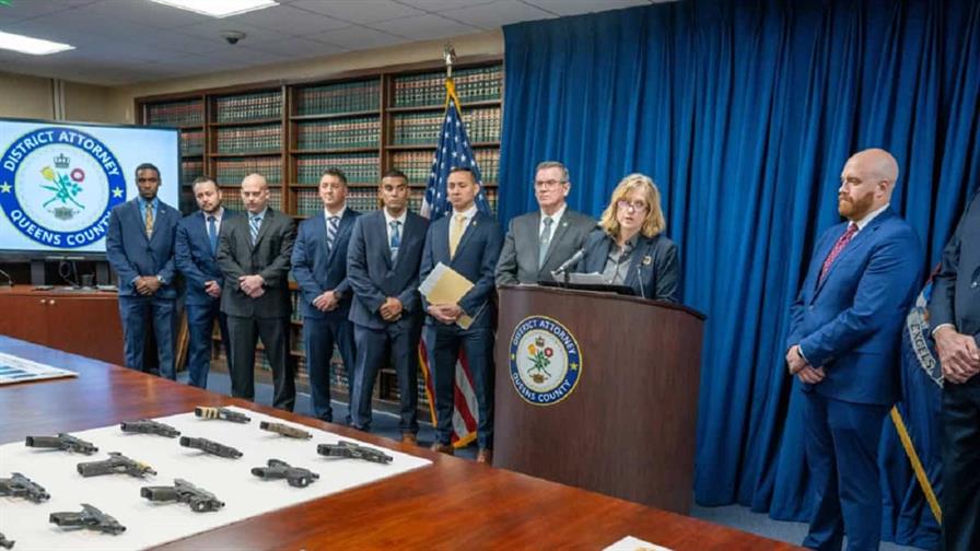 Detienen 32 jóvenes de una pandilla de Queens acusados de tres asesinatos Detienen 32 jóvenes de una pandilla de Queens acusados de tres asesinatos