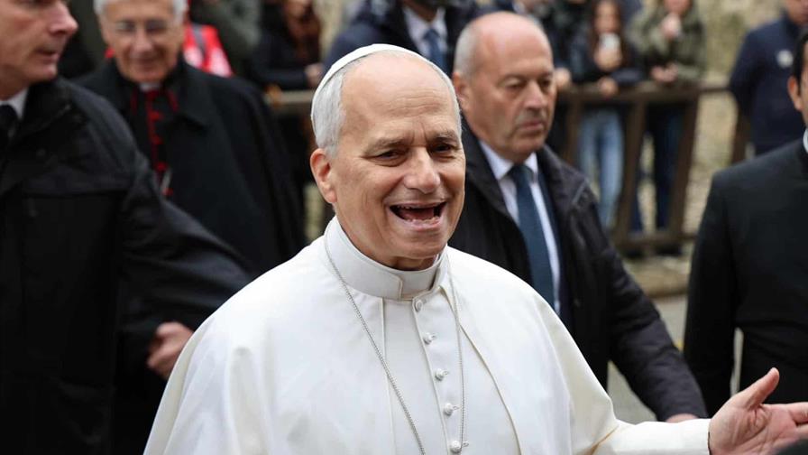 León XIV pide a los jóvenes no politizar la Iglesia y construir puentes en vez de muros