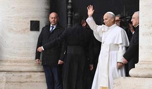 El papa recibe a niños ucranianos devueltos a sus familias tras ser secuestrados por Rusia