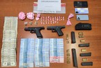 Arrestan a hombre en Santiago con armas, drogas y dinero en efectivo