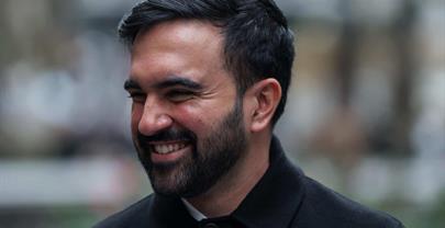 El alcalde de Nueva York, Zohran Mamdani, asume en una estaci&oacute;n de metro hist&oacute;rica