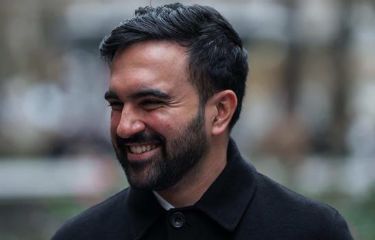 El alcalde de Nueva York, Zohran Mamdani, asume en una estaci&oacute;n de metro hist&oacute;rica