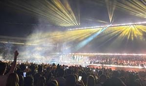 Bad Bunny arranca en RD su gira mundial "Debí tirar más fotos"