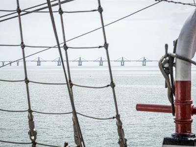 Buque petrolero ruso se repliega tras interceptación de Estados Unidos