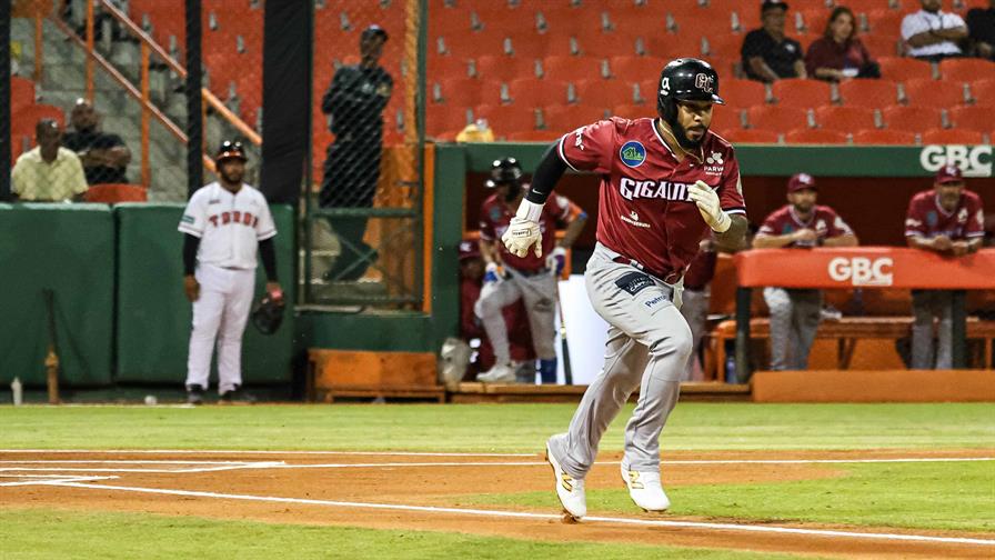 Los Gigantes se recuperan en el segundo juego con triunfo 10-2 sobre los Leones