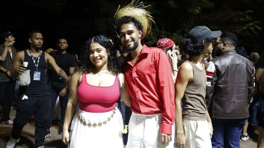 Outfits caribeños y campesinos destacan en seguidores de Bad Bunny Outfits caribeños y campesinos destacan en seguidores de Bad Bunny