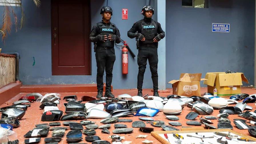 Desmantelan estructura que robaba vehículos para venderlos por piezas en el Distrito Nacional Desmantelan estructura que robaba vehículos para venderlos por piezas en el Distrito Nacional