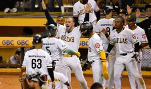 Deficiencias defensivas pasan factura a las &Aacute;guilas Cibae&ntilde;as pese a buen bateo