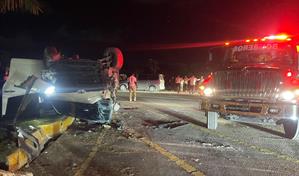 Volcadura de minibús deja tres heridos en el Cruce de Manatí en Bávaro