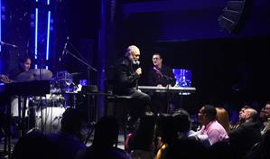 Francisco Céspedes cautiva al público con un concierto íntimo y emotivo