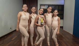 Las niñas de HMS Dancers llevan un poderoso mensaje de No violencia contra la mujer en DGT