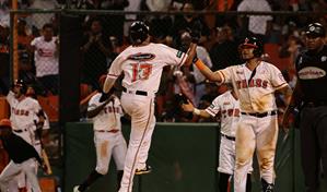 Toros logran tercer triunfo al hilo y le ganan serie particular al Escogido