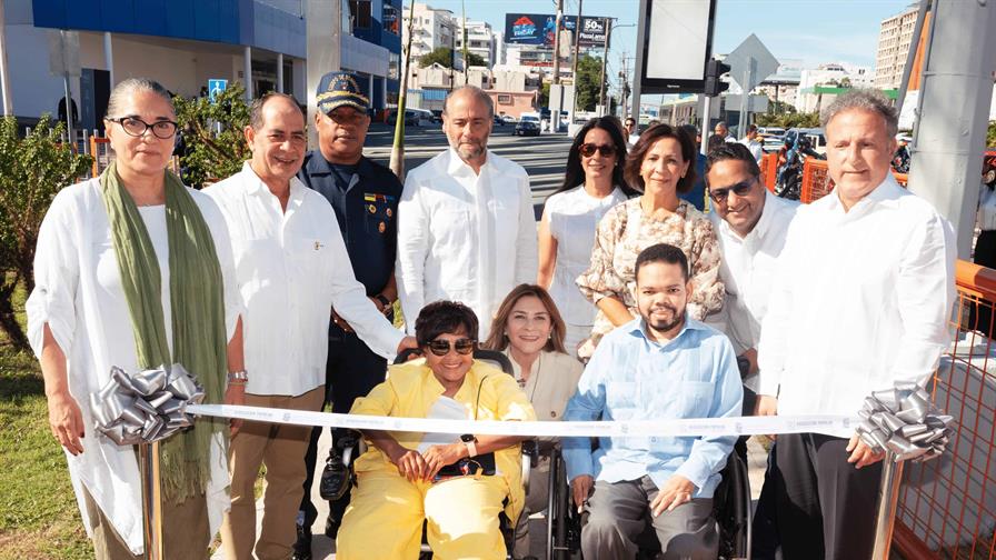 ADN y APAP rehabilitan accesos inclusivos en la avenida 27 de Febrero con Churchill