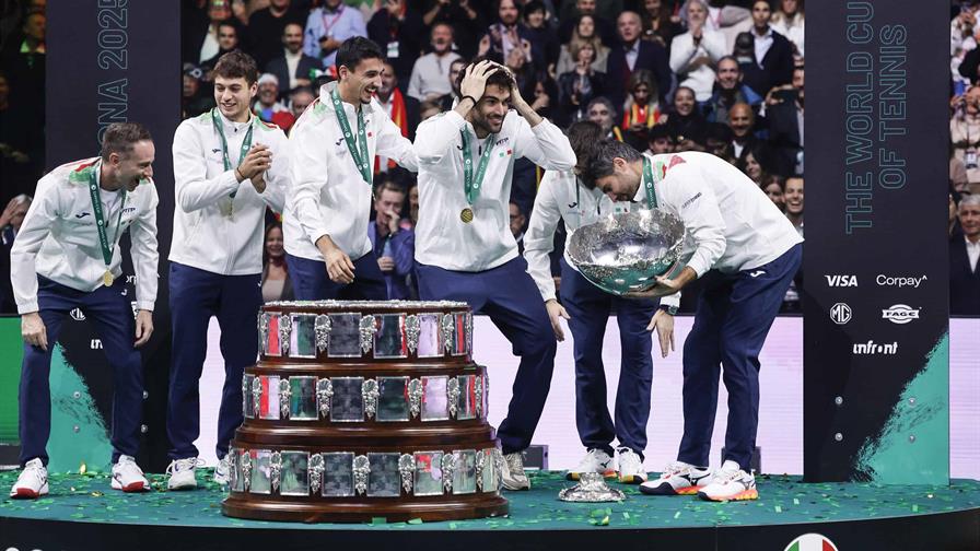 Italia gana sin Sinner a España y conquista su tercera Copa Davis seguida