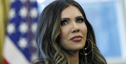 Noem insta a Trump a prohibir viajar a EE. UU. a personas de países que enviaron invasores