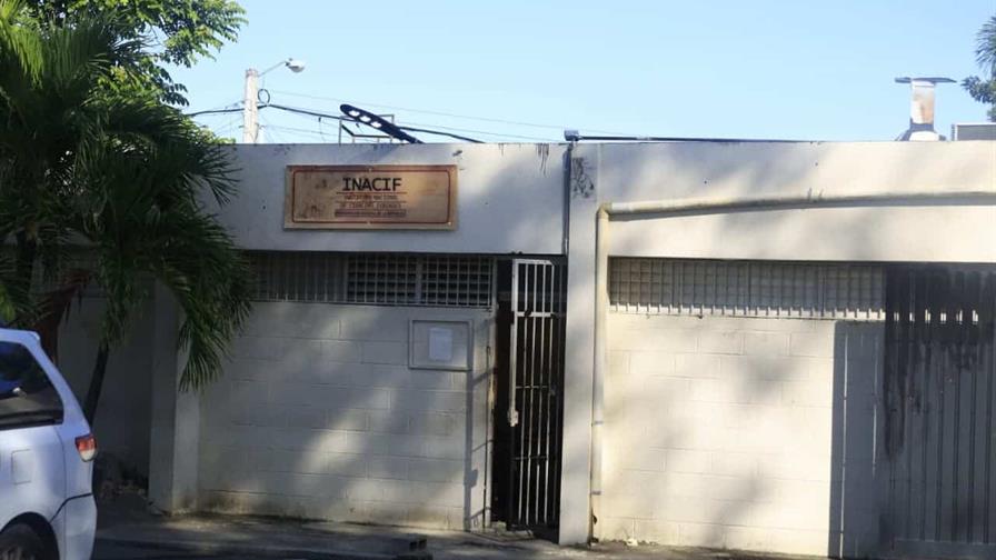 Hombre muere tras recibir disparo dentro de su vehículo en SDE Hombre muere tras recibir disparo dentro de su vehículo en SDE