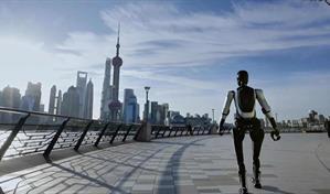 Un robot humanoide chino bate un récord mundial tras caminar durante tres días
