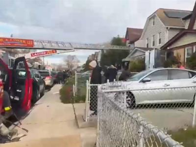 Una mujer muerta y dos críticas por incendio en Queens