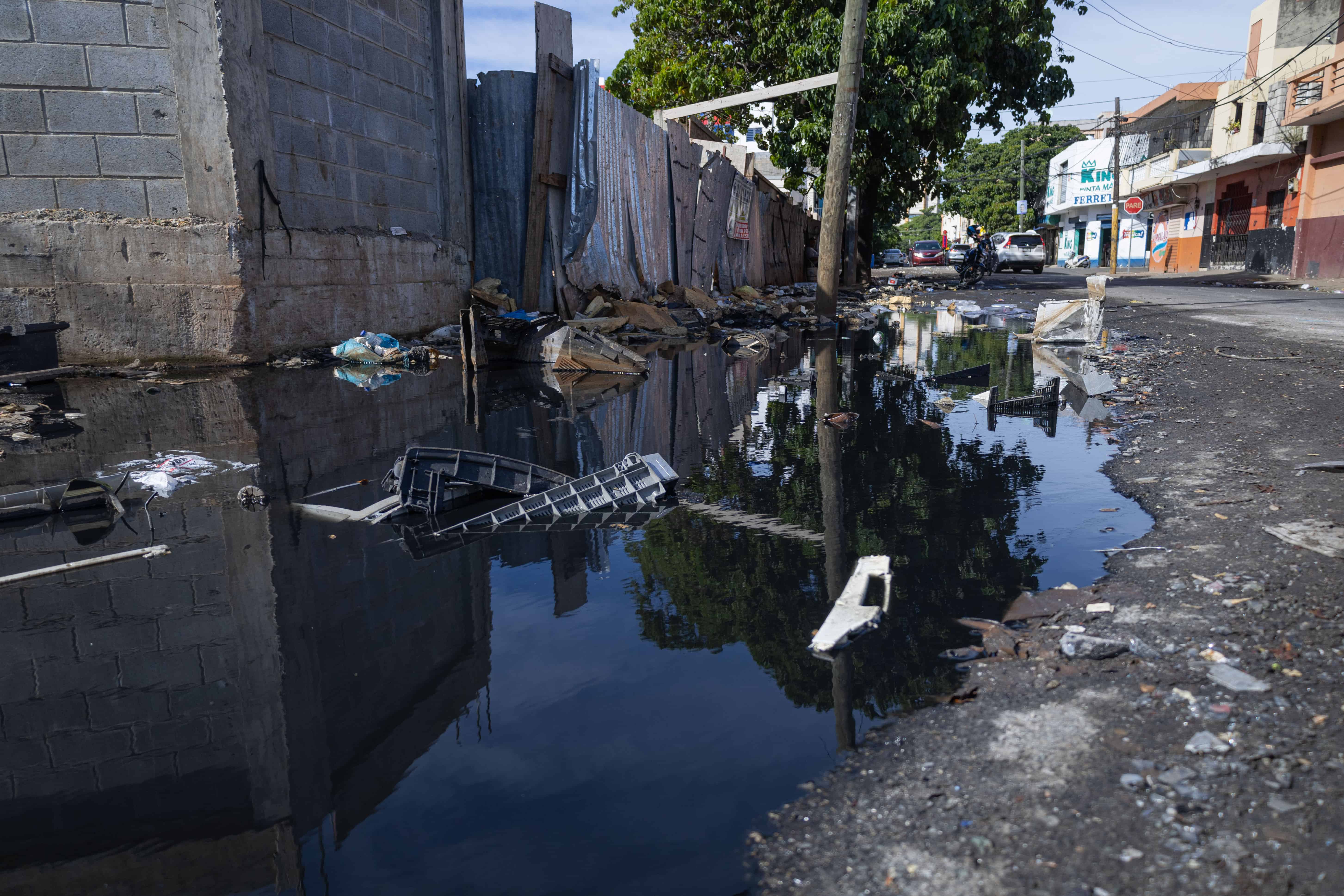 Aguas putrefactas en Villa Consuelo.