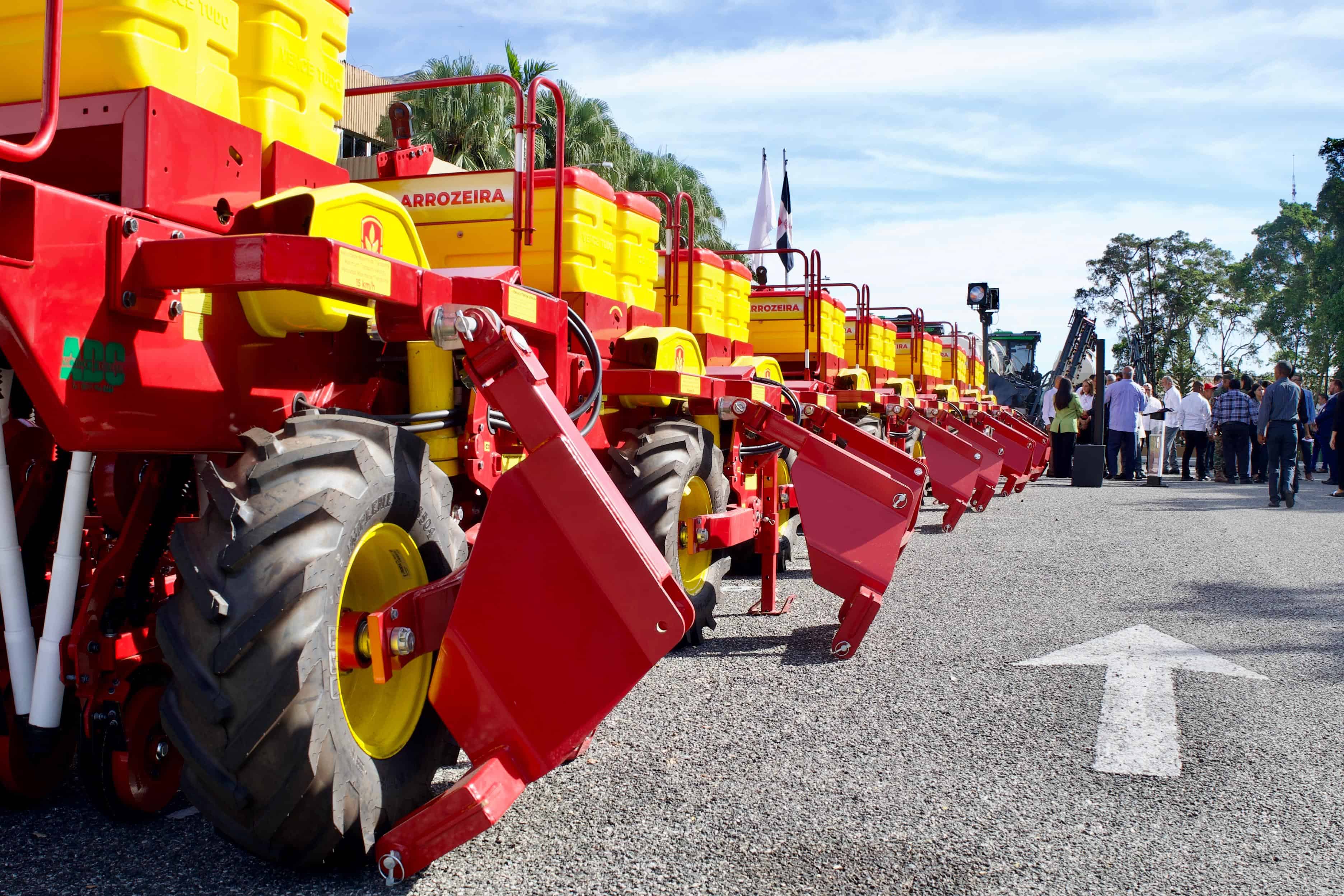 Sembradoras de arroz entregadas por el Ministerio de Agricultura.