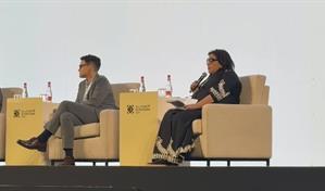 Directora del Museo Memorial de la Resistencia expone dilemas éticos en conferencia en Dubái